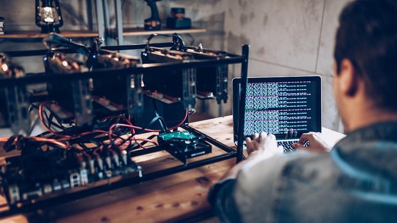 是程序员锁死服务器致公司倒闭,还是创始人倒打一耙?